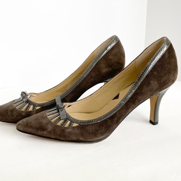 ADRIENNE VITTADINI Jacyn Brown Suede Heels Patent Leather Trim Bow Detail Sz 7.5 - Picture 6 of 8